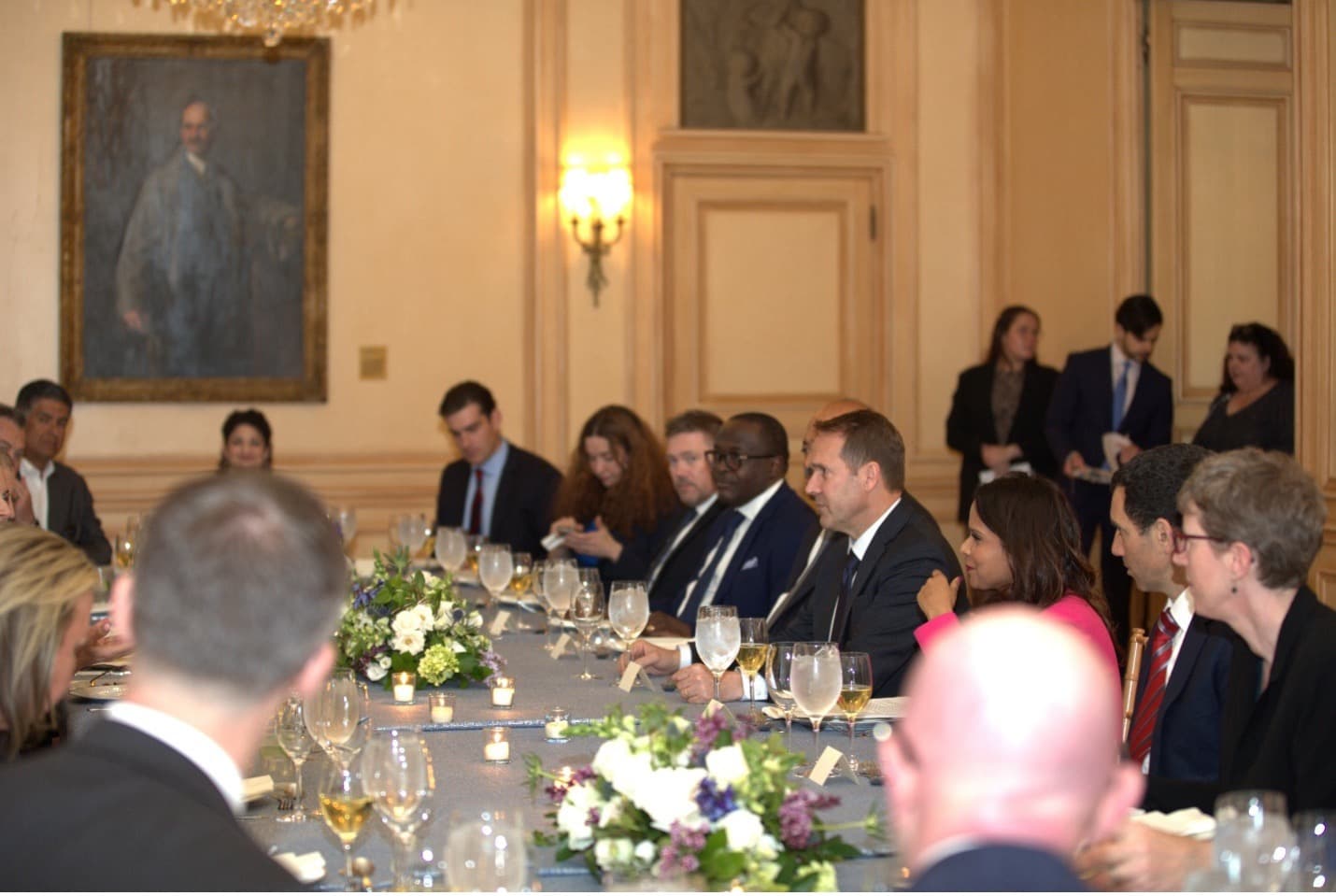 Guests in conversation at Meridian's Global Dialogue Series dinner